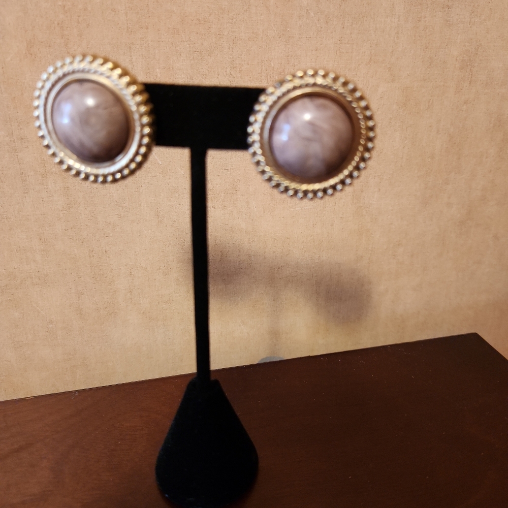 Palest geen button earrings 1"